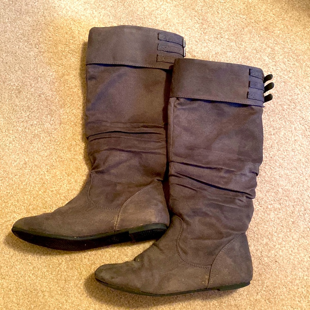 Women’s knee high gray suede boots, 9, EUC